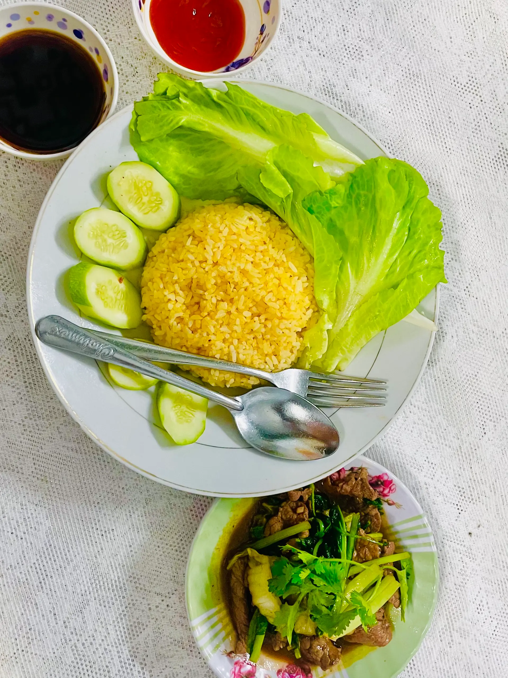 Hình ảnh Cơm Bò Xào Cải Thảo Tươi Ngon