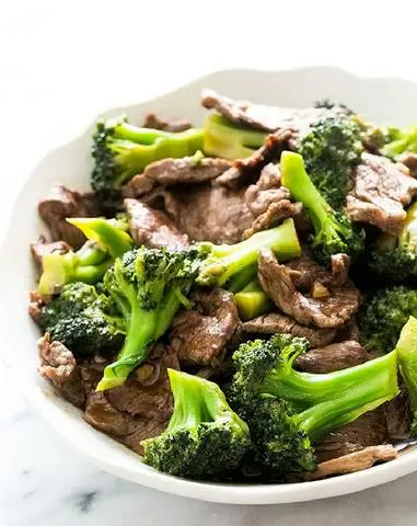 Hình ảnh Cơm bông cải xào thịt bò +canh