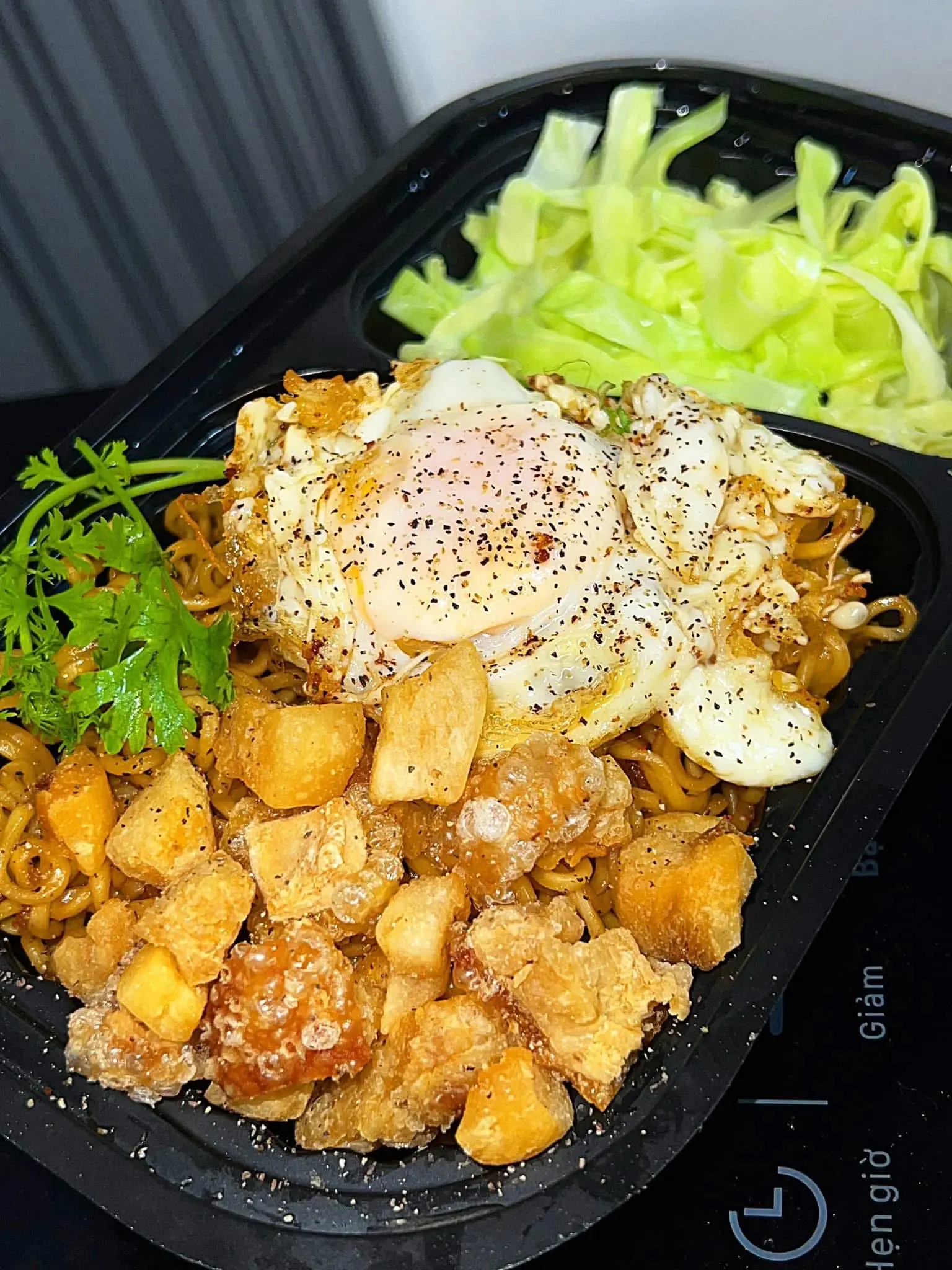 Hình ảnh Mì Trộn Indo Trứng Tóp Mỡ 