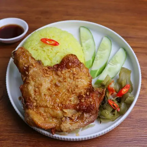 Hình ảnh Cơm Gà Mắm Tỏi (Đùi Cánh Quạt)