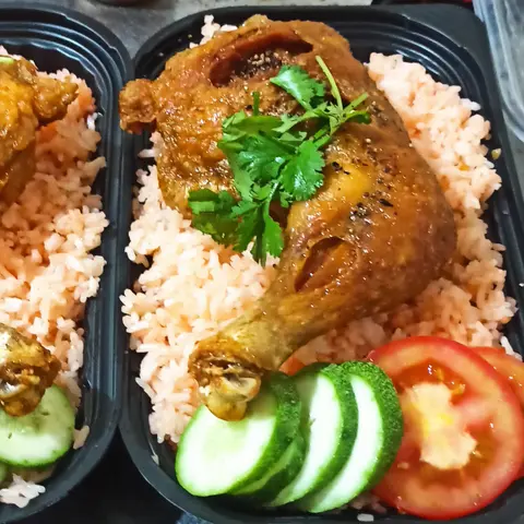 Hình ảnh Cơm Gà Xối Mỡ