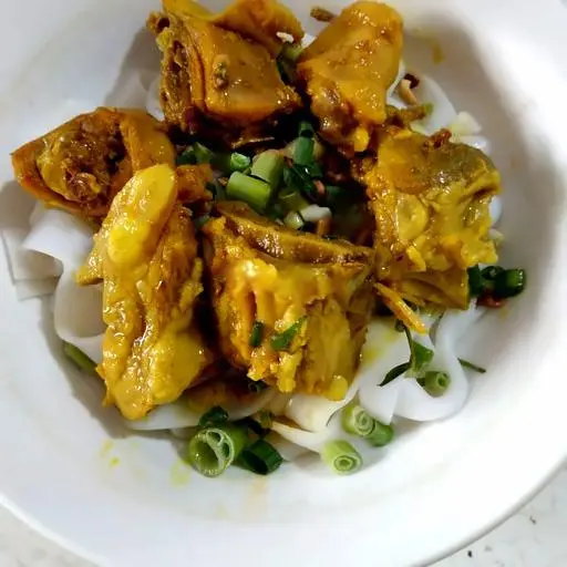Hình ảnh Mì quảng gà sườn