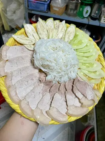 Hình ảnh thịt luộc cuốn bánh tráng