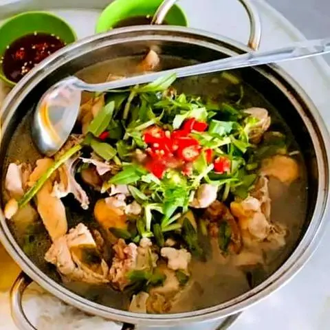 Hình ảnh Lẩu gà lá giang 3-4 người