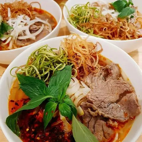 Hình ảnh Combo bún bò Huế - trà dưa lưới
