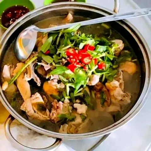 Hình ảnh Lẩu gà lá giang 4-5 người