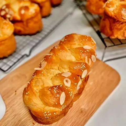 Hình ảnh Brioche - Bánh Mì Hoa Cúc