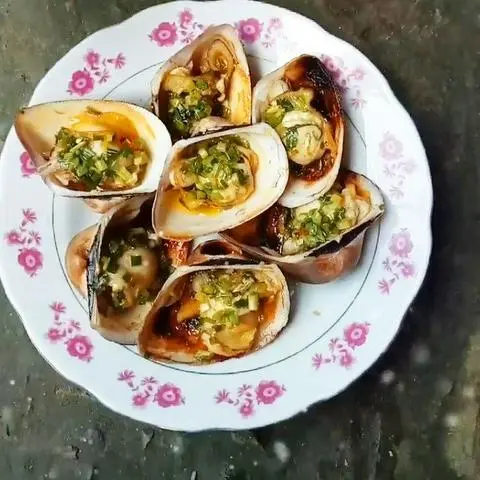 Hình ảnh Sò sữa nướng mỡ hành