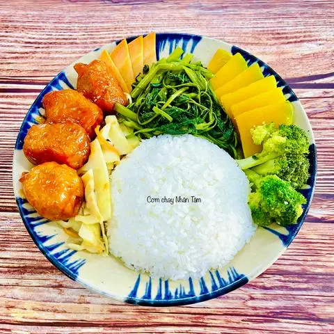 Hình ảnh Cơm sườn dừa sốt chua ngọt chay