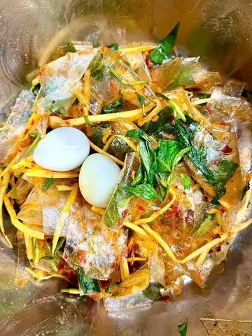 Hình ảnh Bánh tráng trộn  khô mực