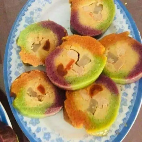 Hình ảnh BÁNH TÉT TRÀ CUÔN BA MÀU 1 ĐÒN 