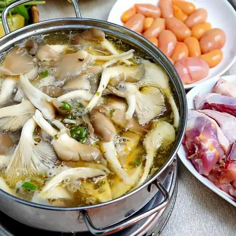 Hình ảnh Lẩu gà lá é lớn