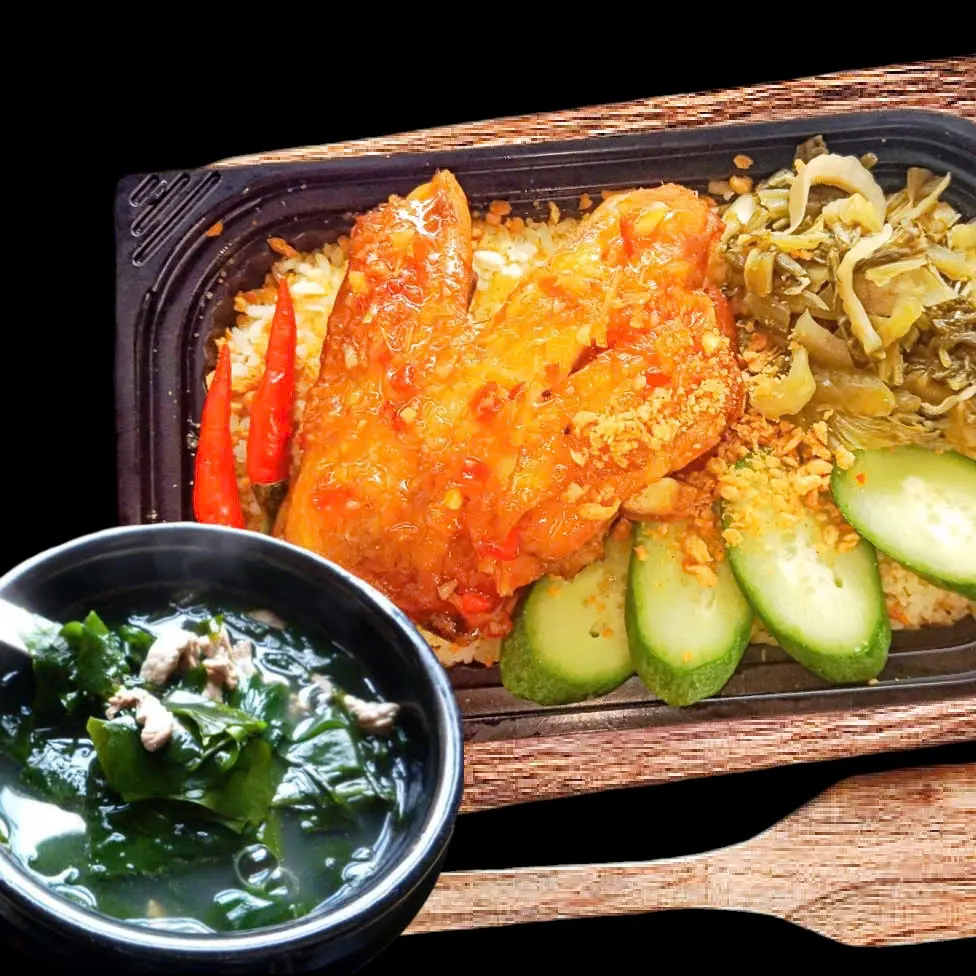 Hình ảnh Cơm Chiên MÁ ĐÙI SỐT THÁI