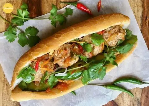 Hình ảnh Bánh mì xíu mại + ốp la