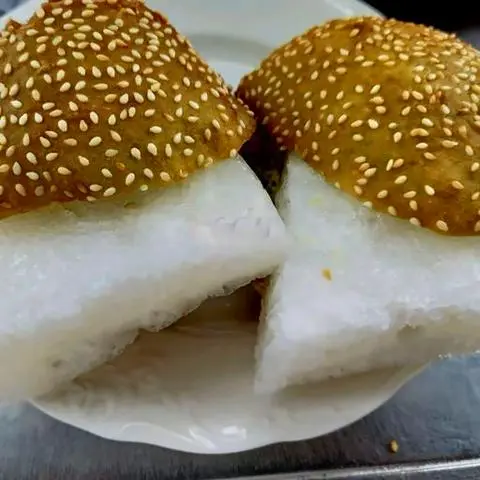 Hình ảnh Bánh tiêu lá dứa kẹp bánh bò
