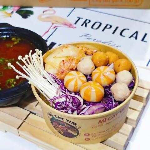 Hình ảnh Mi cay thả lẩu trứng cá + cá viên tôm viên ( tặng 1ly nước ngọt) 