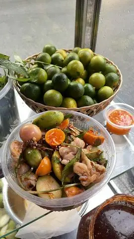 Hình ảnh Chân gà mix trứng non L