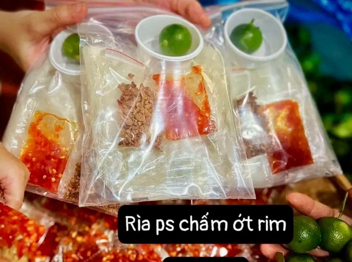 Hình ảnh Bánh tráng chấm ớt rim mật ong