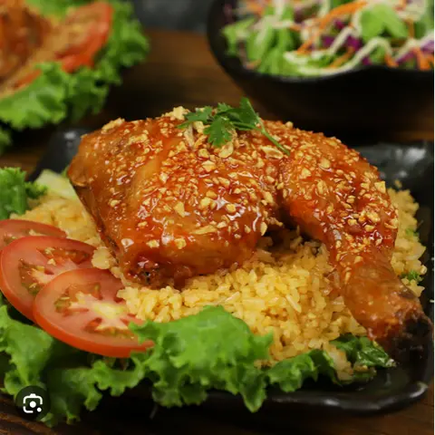 Hình ảnh cơm gà chiên nước mắm