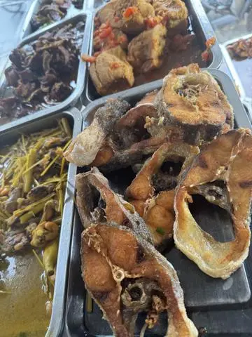 Hình ảnh Cơm cá hú chiên