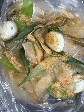 Hình ảnh Bánh tráng ủ bơ muối trứng