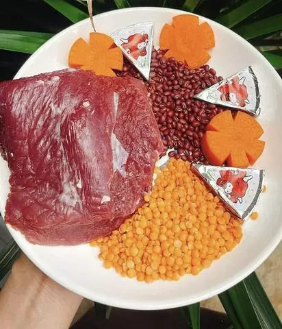 Hình ảnh Cháo bắp bò hầm đậu đỏ phô mai