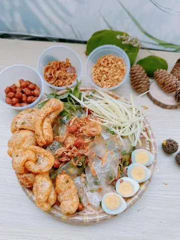 Hình ảnh Bánh Tráng Dẻo Mỡ Hành Da Heo Mắn Ớt ( trộn sẵn )