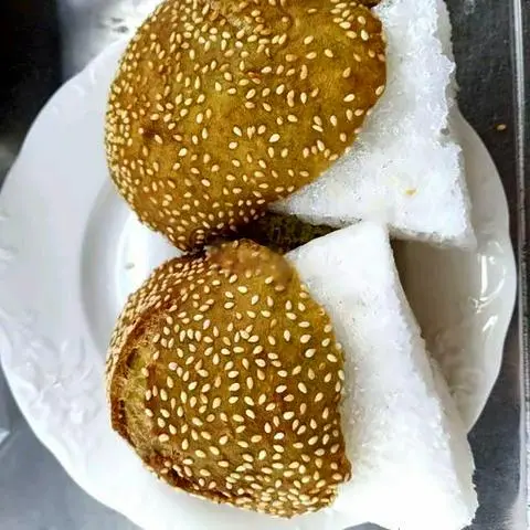 Hình ảnh Bánh tiêu trà xanh kẹp bánh bò