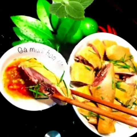 Hình ảnh Gà ủ muối 1/2 con chặt sẵn kèm 1 pepsi
