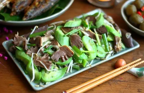 Hình ảnh Lòng gà xào mướp (chưa bao gồm cơm)