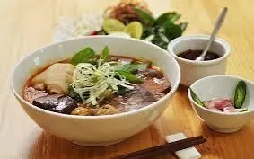 Hình ảnh Bún bò Huế tái chả