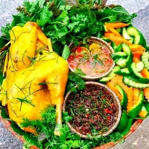 Hình ảnh Combo nửa con gà ủ muối - (0.5kg) chân gà ủ muối rút xương