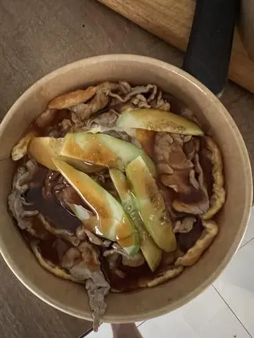 Hình ảnh cơm bò phủ trứng+ canh rong biển bò