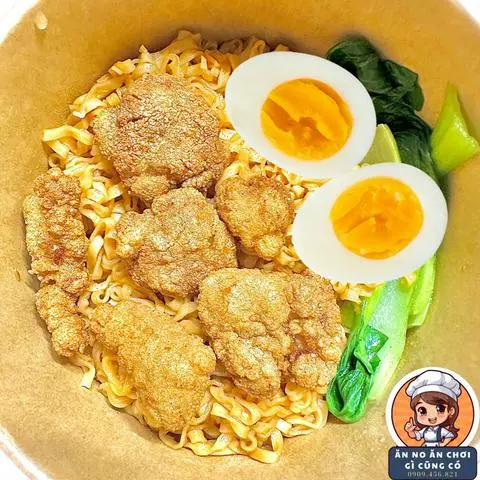Hình ảnh Mì Trộn Heo Chiên Giòn + Trứng Lòng Đào