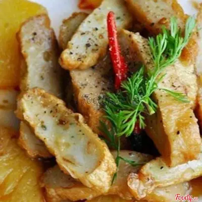 Hình ảnh Cơm chả cá kho cà chua - Nước suối