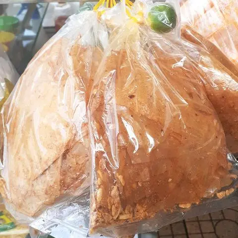 Hình ảnh Bánh tráng xike lớn kèm tắc