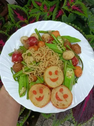 Hình ảnh Mì xào cá viên - phần 1 người