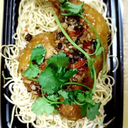 Hình ảnh Mì mềm gà sốt tiêu xanh 