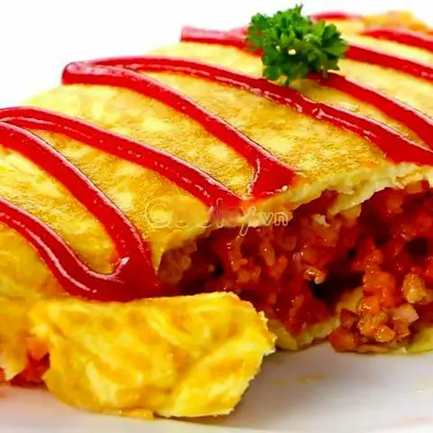 Hình ảnh Cơm thịt gà bột cà ri cuộn trứng