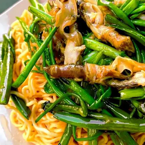 Hình ảnh Mì xào ốc móng tay