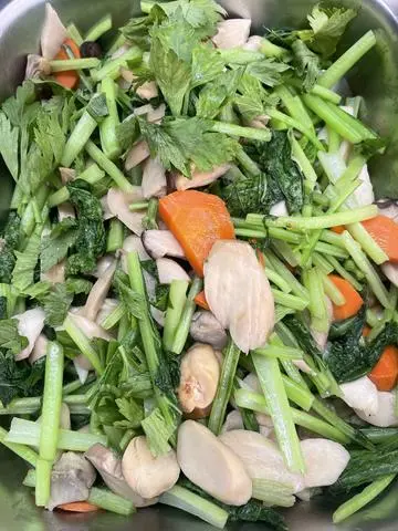 Hình ảnh cải ngọt xào nấm đùi gà