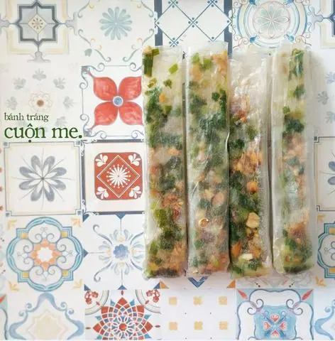 Hình ảnh Bánh tráng cuộn me mỡ hành
