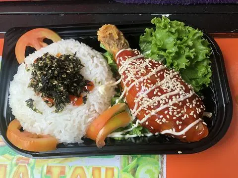 Hình ảnh cơm đùi gà sốt Hàn Quốc 