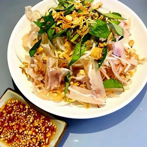 Hình ảnh Gỏi đu đủ tai heo
