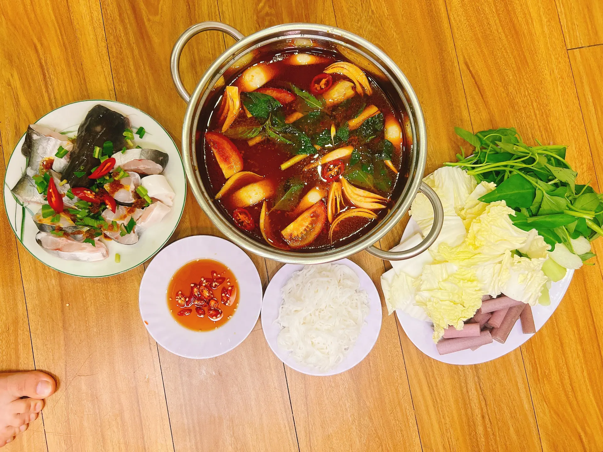 Hình ảnh Lẩu Cá Hú Vừa ( Lẩu 2 - 3 Người , ComBo Rau Bún Mắm Nhĩ Free )