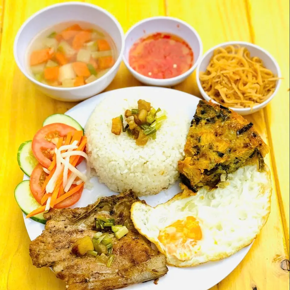 Hình ảnh Cơm Chả Trứng + Nước Coca cola 