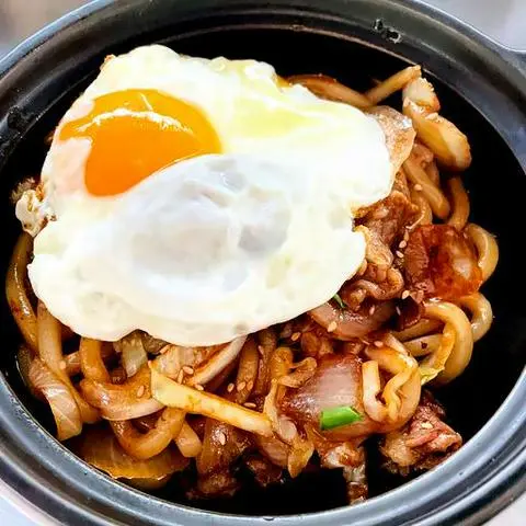 Hình ảnh Udon Xào Bò Sốt Sukiyaki