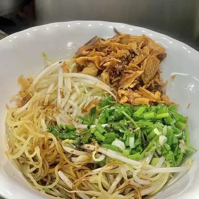 Hình ảnh Mì khô đầy đủ có Sườn non
