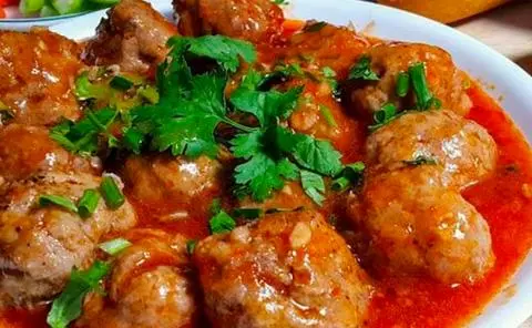 Hình ảnh Cơm thố xíu mại sốt cà