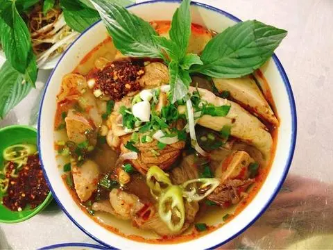 Hình ảnh Bún bò thập cẩm có giò